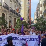 El feminismo protesta ante Les Corts y pide la ruptura del pacto PP-Vox