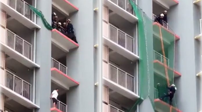 Vídeo: Espectacular rescate de los bomberos ante un intento de suicidio en Cullera
