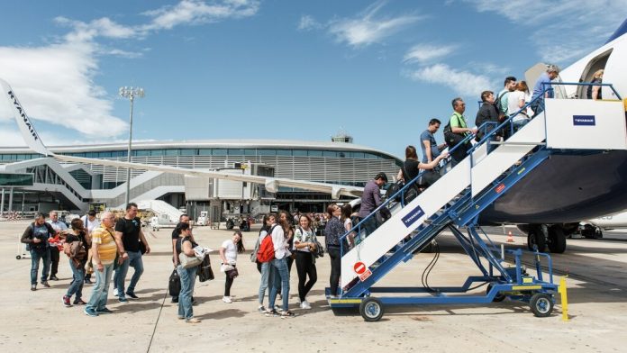 Valencia explora nuevas conexiones aéreas internacionales con Estados Unidos entre ellas