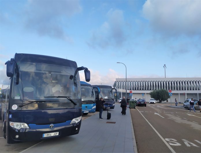 Un autobús conectará Valencia con el aeropuerto de Castellón para volar a 5 destinos internacionales