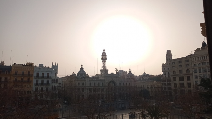 Valencia activa el protocolo de contaminación por la intrusión de partículas saharianas