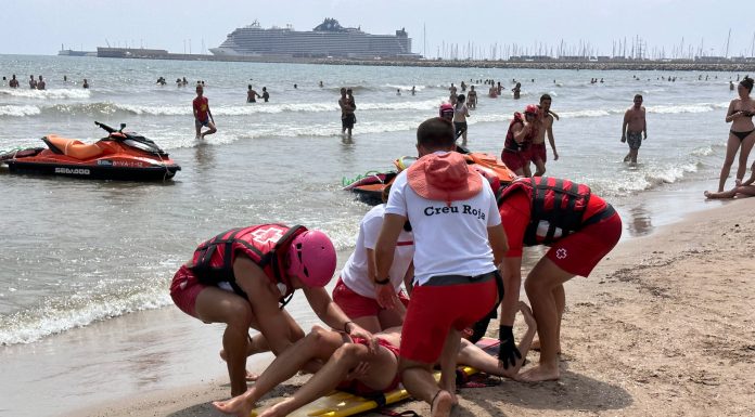 El motivo que explica por qué está siendo el verano con más banderas rojas y amarillas en las playas valencianas El motivo que explica por qué está siendo el verano con más banderas rojas y amarillas en las playas valencianas