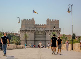 Encuentran un cadáver en el foso de las Torres de Serranos