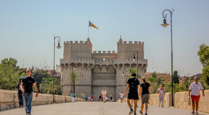 Encuentran un cadáver en el foso de las Torres de Serranos Encuentran un cadáver en el foso de las Torres de Serranos