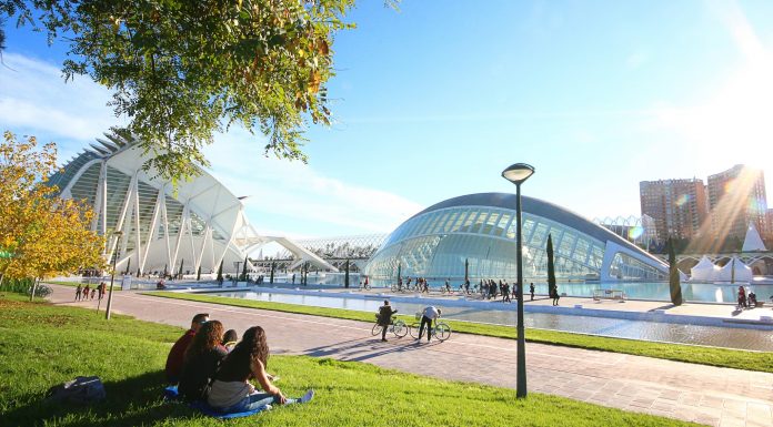 Un hombre comete siete robos con violencia en las calles de Valencia Los turistas ponen nota a Valencia: así nos ven los viajeros