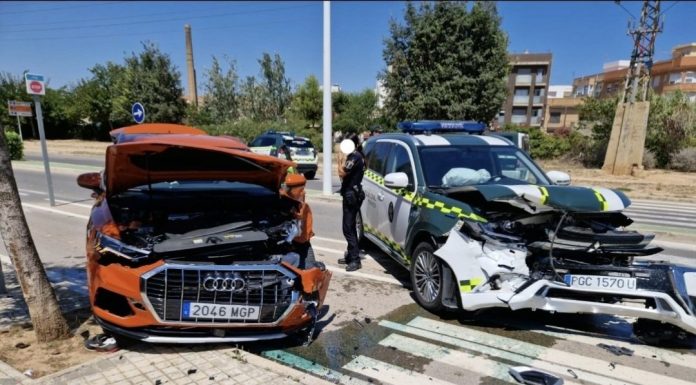 Intenta escapar tras estrellar su coche contra la Guardia Civil en Catarroja