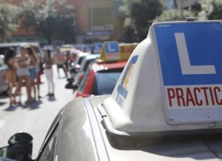 Las autoescuelas valencianas se colapsan: "Hay una falta de profesores en Valencia"