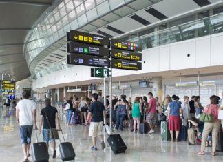 EEUU exige una "investigación completa" por el desalojo de menores judíos en un avión de Valencia