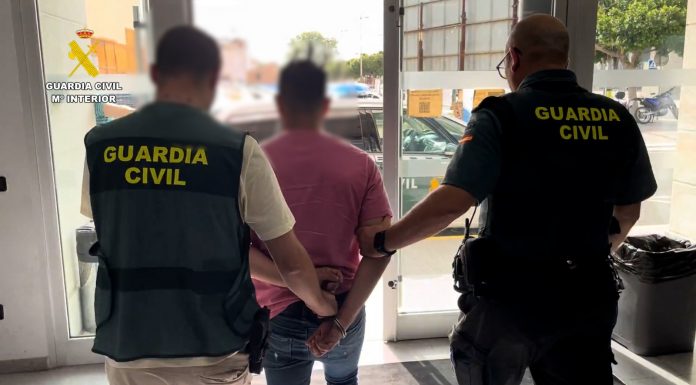 Detienen a un hombre por persuadir a niña de 10 años para que le mandase fotos sexuales Detenido un hombre acusado de mandarse contenido sexual con una niña de 10 años