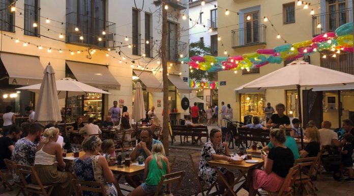 El ‘Summer Market’ regresa al centro de Valencia con gastronomía, talleres y conciertos Vuelve el "Summer Market" al Mercado de Tapinería de Valencia