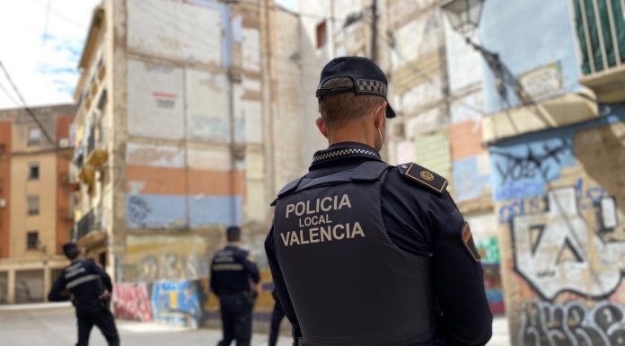 Los vecinos se hartan de un edificio ocupado en la avenida Constitución Un hombre mata a su hermana al estrangularla con una correa en Valencia