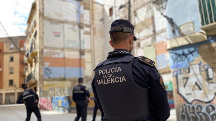 Un hombre mata a su hermana al estrangularla con una correa en Valencia