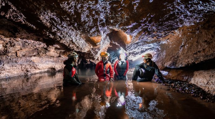 Un bombero descubre una nueva sala en Les Coves de Sant Josep