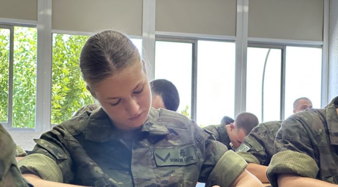 Primeras fotos de Leonor vestida de uniforme