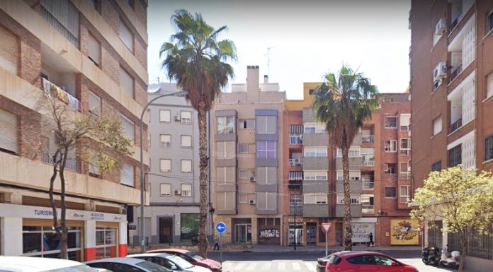 Cortan el enganche de luz ilegal de los ocupas en un edificio de la avenida de la Constitución