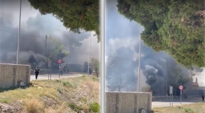 Vídeo: incendio en un camino de la zona del Puchol de Xàbia