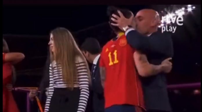 El polémico beso en la boca de Rubiales a la jugadora Jenni Hermoso
