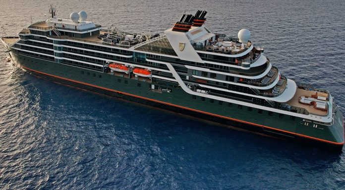 El lujoso crucero Seabourn Pursuit llega al Puerto de Valencia