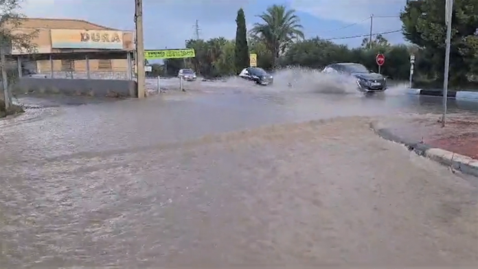 Una tromba de agua cae con fuerza sobre Valencia: así avanzará el temporal en las próximas horas