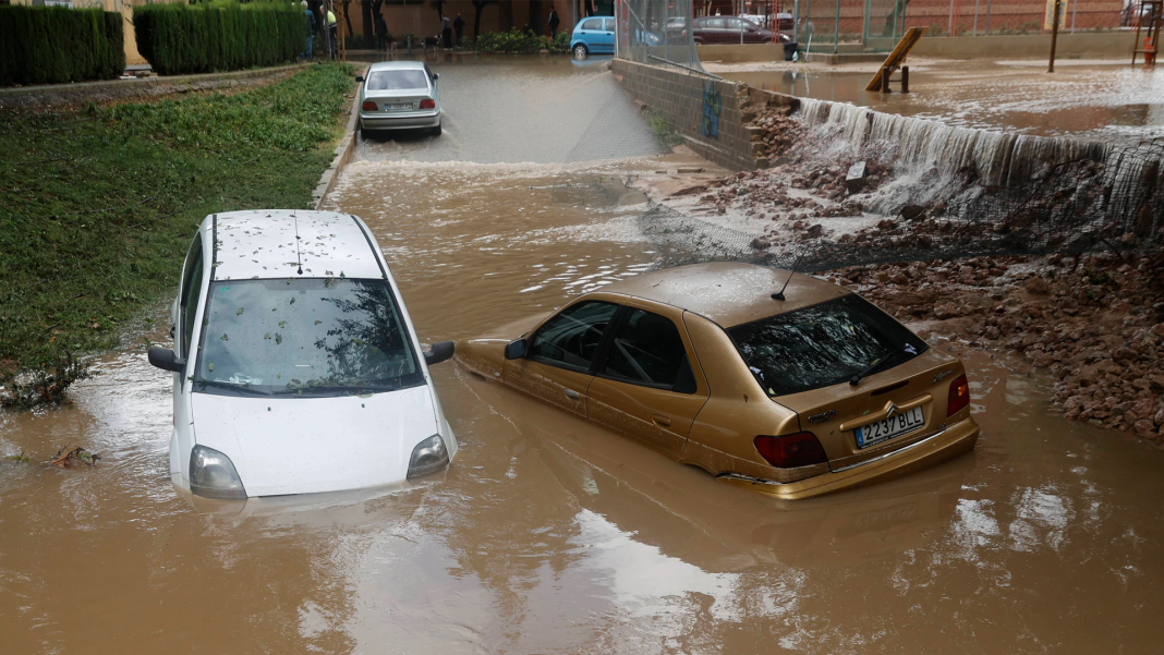VÍDEOS | Caos por el temporal: calles inundadas y carreteras anegadas