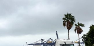 El temporal obliga a mantener el puerto de Valencia cerrado con olas de casi 7 metros