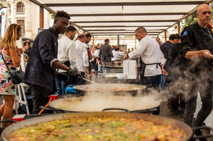 12 chefs internacionales competirán en Valencia por cocinar la mejor paella del mundo