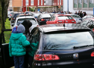 La multa de 200€ que te pueden poner al aparcar en la puerta del colegio