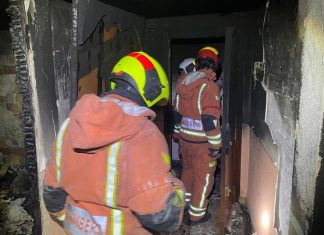 Encuentra a un hombre acuchillado durante el incendio de un piso en Monteolivete