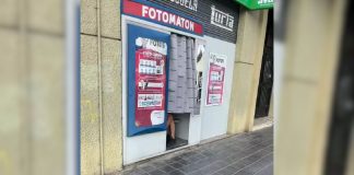 El peculiar vídeo de una pareja practicando sexo en un fotomatón valenciano