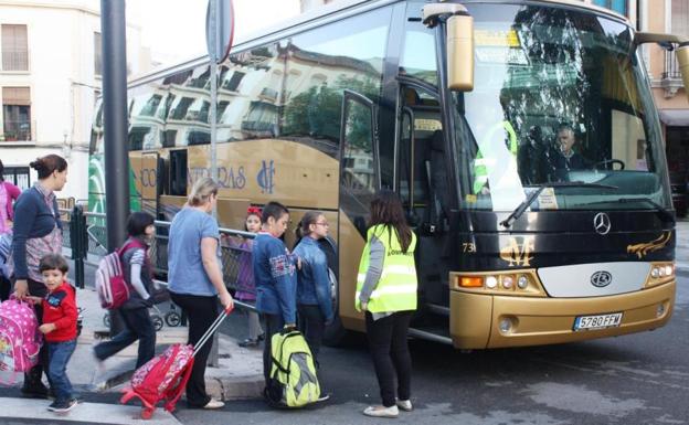 Los buses escolares valenciano siguen con retrasos y abandonos de alumnos