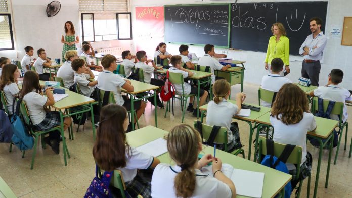 Las familias valencianas ya pueden elegir colegio para el curso 25/26: fechas clave y cómo solicitar plaza