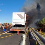 El incendio de un vehículo colapsa la A-7 y corta un carril a la altura de Torrent