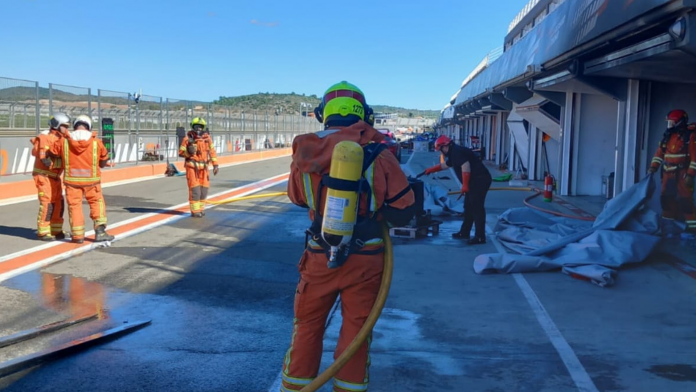 Evacúan el circuito de Cheste por un incendio en los entrenamientos de Fórmula E