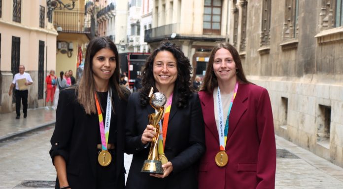 Las futbolistas valencianas de la Selección y Nino Bravo, entre las Altas Distinciones del Consell Nino Bravo y las jugadoras valencianas de la Selección, entre las Altas Distinciones para el 9 d'octubre