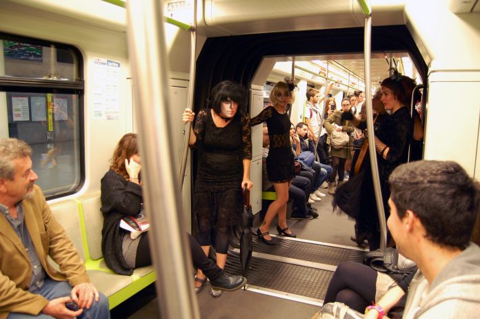 Metrovalencia ofrece servicio nocturno por la noche de Halloween