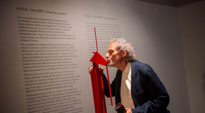 ‘La pantera rosa’ de Miquel Navarro llega al MuVIM 'La pantera rosa' de Miquel Navarro llega al MuVIM