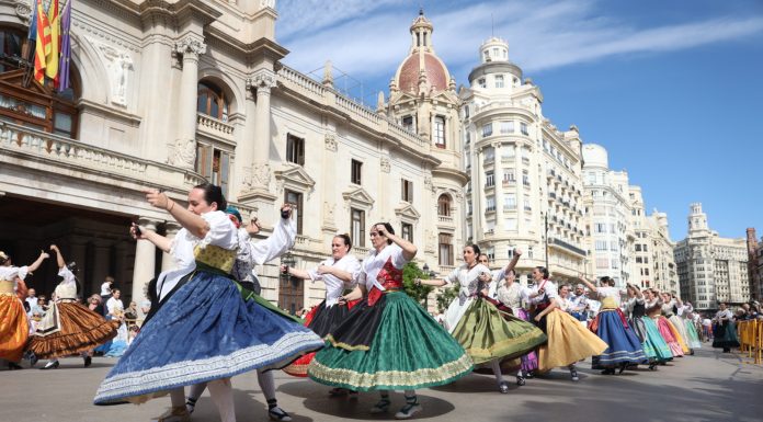 Bailes, Músicas y alardos de Moros y Cristianos en la víspera del 9 d’Octubre
