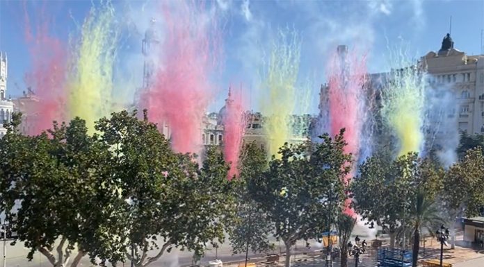 Vídeo: Colorida mascletà por el 9 de Octubre