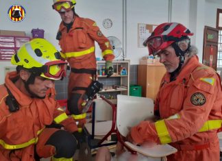 Rescatan a un niño de un colegio de Gandía al atascar la cabeza en una silla