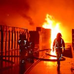 Controlan el gran incendio industrial de Potries y los vecinos pueden regresar a su hogares