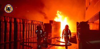 Controlan el gran incendio industrial de Potries y los vecinos pueden regresar a su hogares