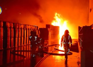 Controlan el gran incendio industrial de Potries y los vecinos pueden regresar a su hogares