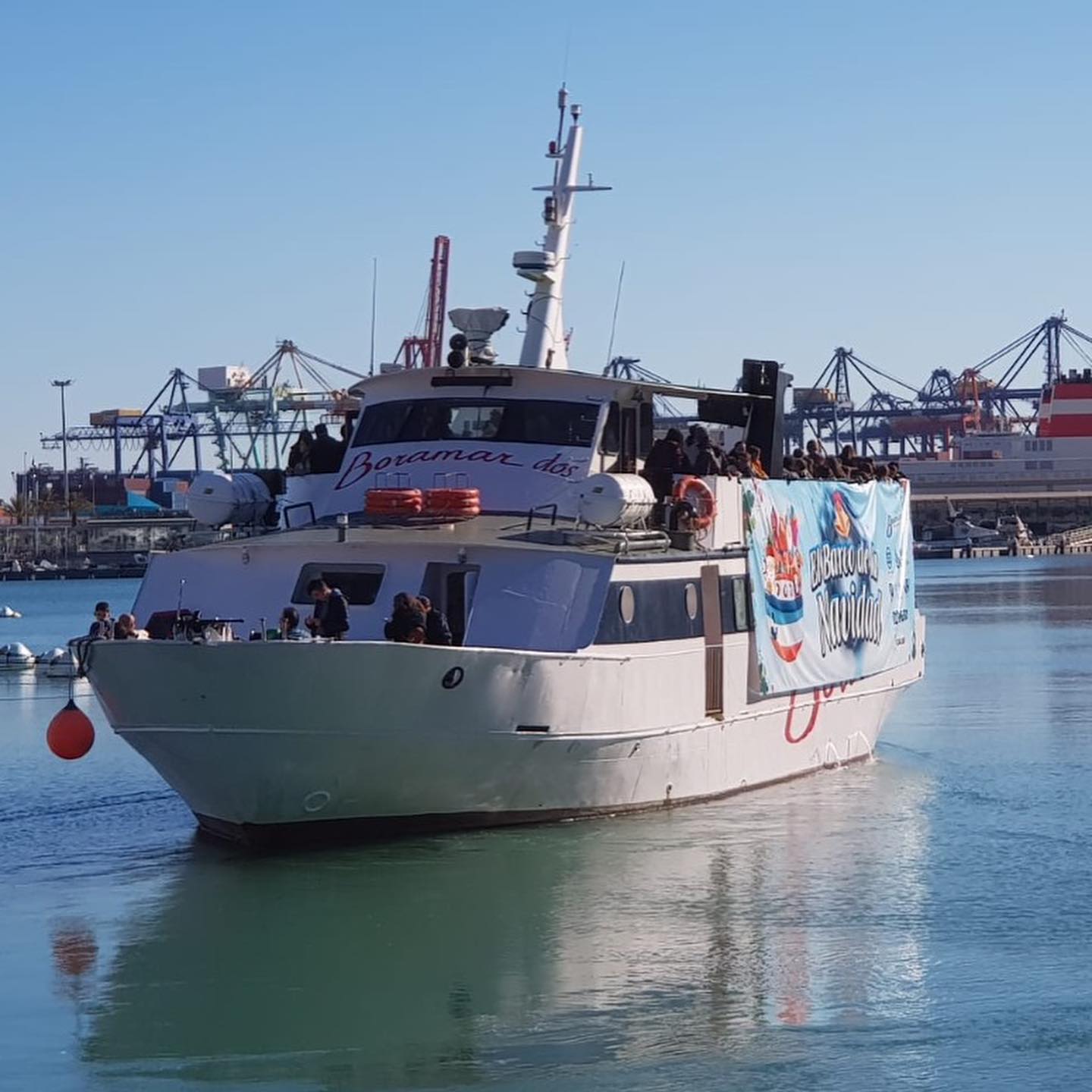 El Barco de la Navidad atracando en La Marina de Valencia