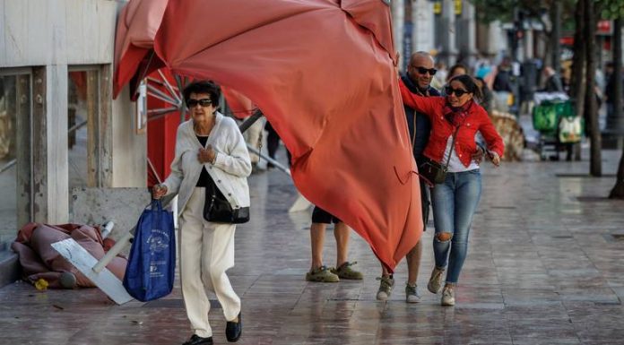 Emergencias alerta de un episodio de "fuertes rachas de viento" y adopta medidas preventivas