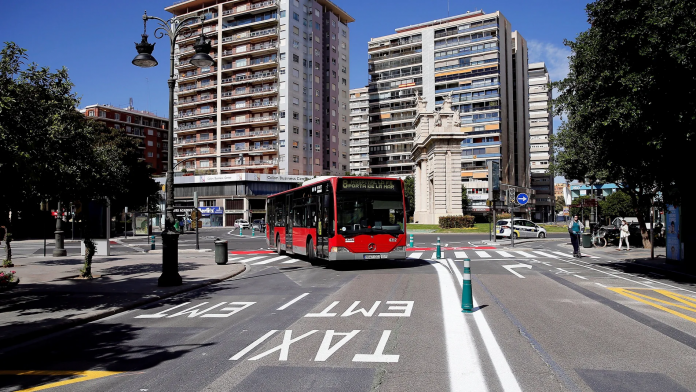 La calle Colón elimina un carril bus y abre un tramo doble para el transporte privado
