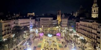 La Feria de Artesanía de Navidad de València vuelve a la plaza de la Reina