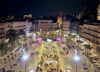 La Feria de Artesanía de Navidad de València vuelve a la plaza de la Reina