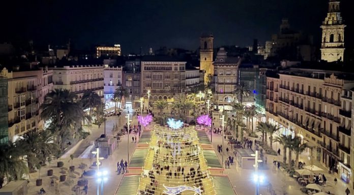 La Feria de Artesanía de Navidad de València vuelve a la plaza de la Reina