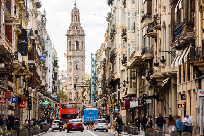 Los extranjeros conquistan el mercado inmobiliario valenciano: ¿Quiénes compran pisos?
