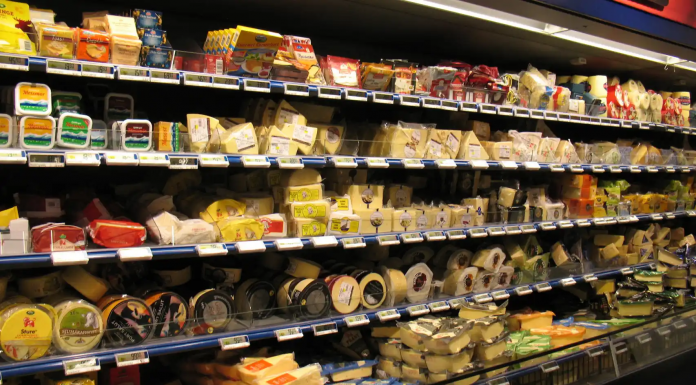 Alerta alimentaria: retiran un queso de los supermercados y piden no consumirlo